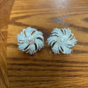 Vintage Sarah Coventry Silver Sunburst clip on earrings